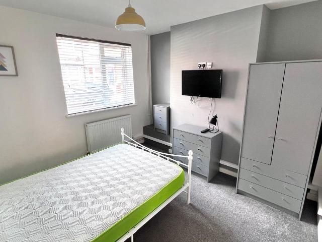 Room 1, 6 Gibbeson Street, Lincoln. 1 bed in a house share to rent £433 pcm £100 pw