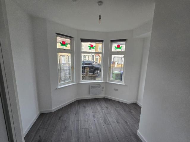 Room 1, Clarence Road RM17 6RA 1 bed in a house share to rent £775 pcm £179 pw