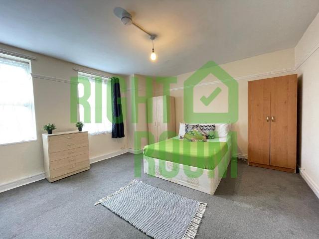 Room 1, Abbey House E15, Room to rent, £875 pcm | PrimeLocation