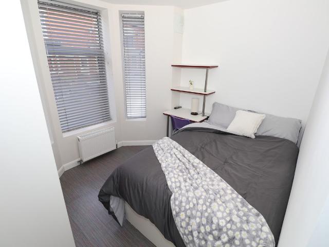 Room 1 At 27 Lawton Street, Crewe CW2, 6 bed terraced house to rent, £430 pcm | PrimeLocation