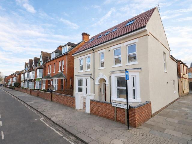 Room 1, Grafton Road 1 bed in a house share to rent £675 pcm £156 pw