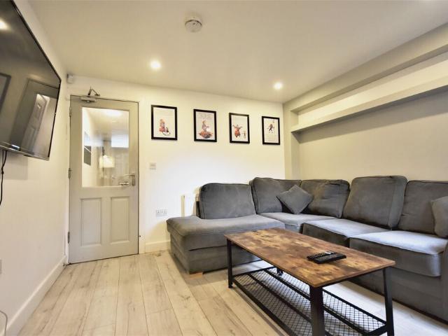 Room 1 of 5, Bolingbroke Road, Coventry, CV3 1AP