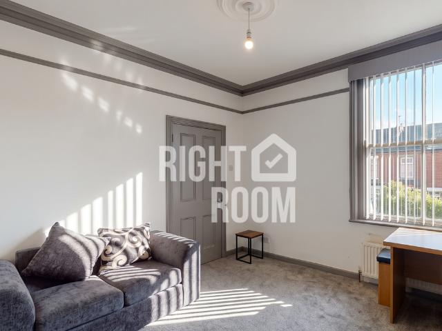 Room 1, Manners Road, Southsea, PO4 0BA