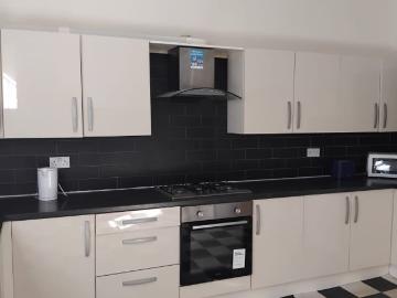 Room 1 – Woodsley Road LS3 Available from 6th June