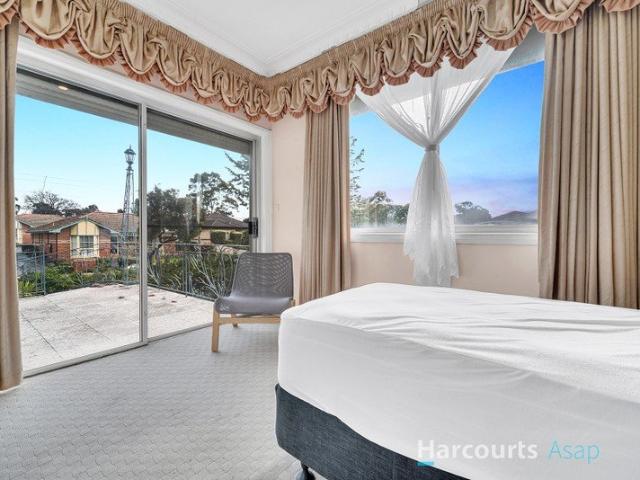 Room 1 Under Application! Spacious Rooming House! 5 Rooms Available