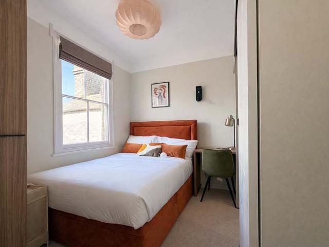 Room 2, 14 Trafalgar Street, Cambridge CB4, 1 bed terraced house to rent, £1,050 pcm | PrimeLocation