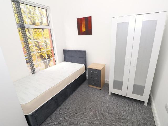 Room 2 @ 188 Ruskin Road, Crewe, CW2 1 bed in a house share to rent £420 pcm £97 pw