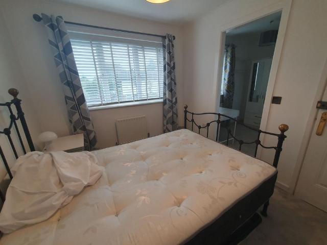 Room 2 1 bed in a house share to rent £550 pcm £127 pw