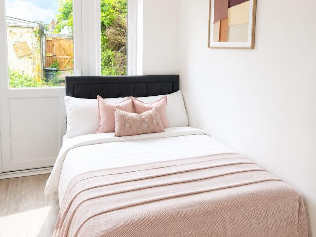 Room 2 1 bed in a house share to rent £750 pcm £173 pw