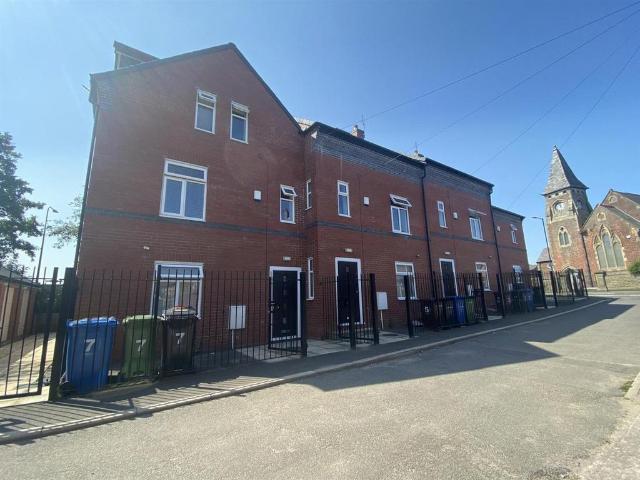 Room 2, 1 St. John Street, WIGAN. 1 bed in a house share to rent £575 pcm £133 pw