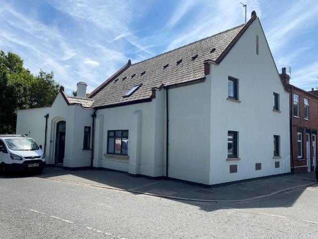 Room 2, 210 Robins Lane 1 bed in a house share to rent £565 pcm £130 pw