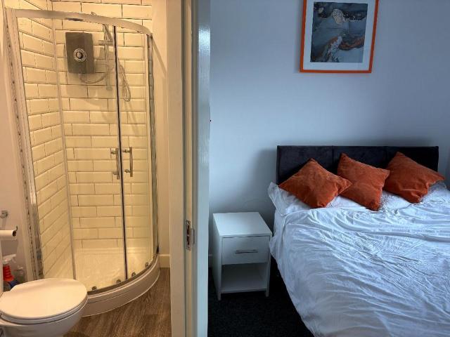 Room 2, 50 London Road. 1 bed in a house share to rent £500 pcm £115 pw