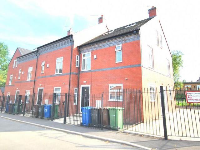 Room 2, 5 St John Street, Wigan. 1 bed in a house share to rent £575 pcm £133 pw