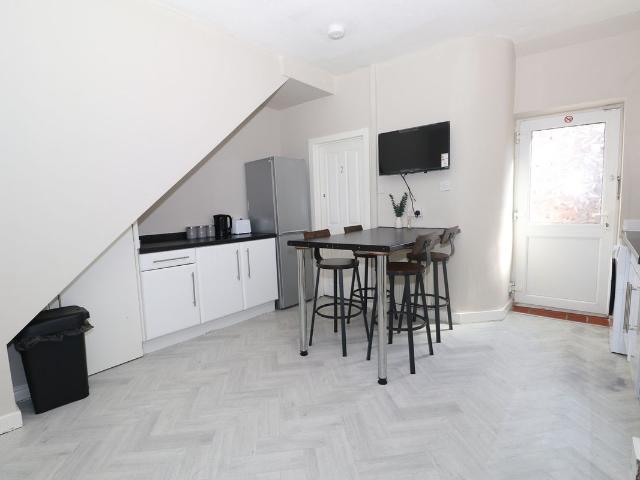 Room 2 @ 86 Samuel Street, Crewe CW1, 5 bed shared accommodation to rent, £500 pcm | PrimeLocation