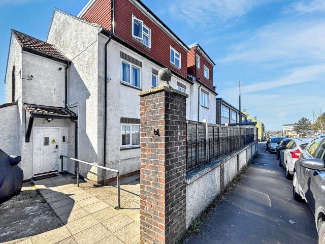 Room 2, 98 Lodge Causeway, Bristol BS16, Studio to rent, £625 pcm | PrimeLocation