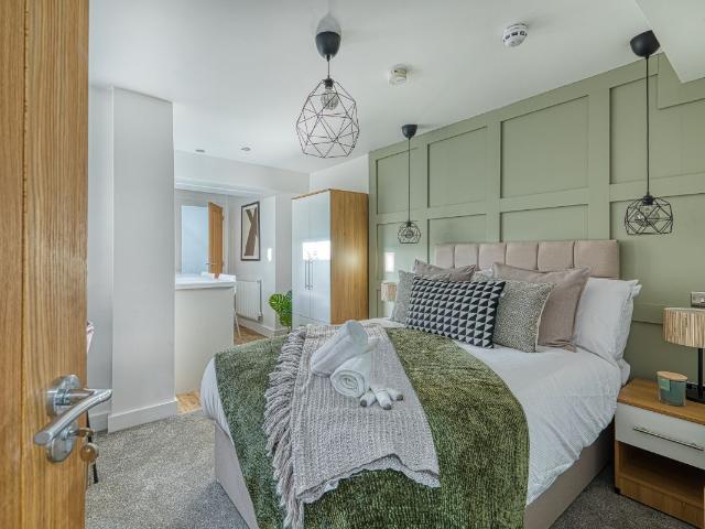 Room 2, Bennett Street NG10, Studio to rent, £700 pcm | PrimeLocation