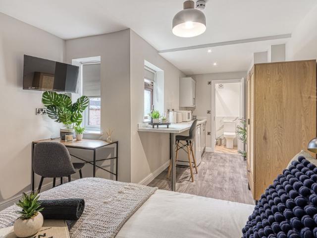 Room 2, Bennett Street NG10, Studio to rent, £725 pcm | PrimeLocation