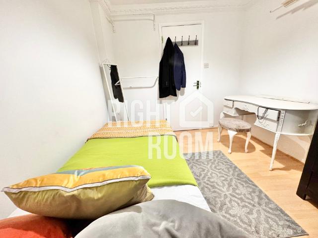 Room 2, Garnet Walk, Beckton, London E6