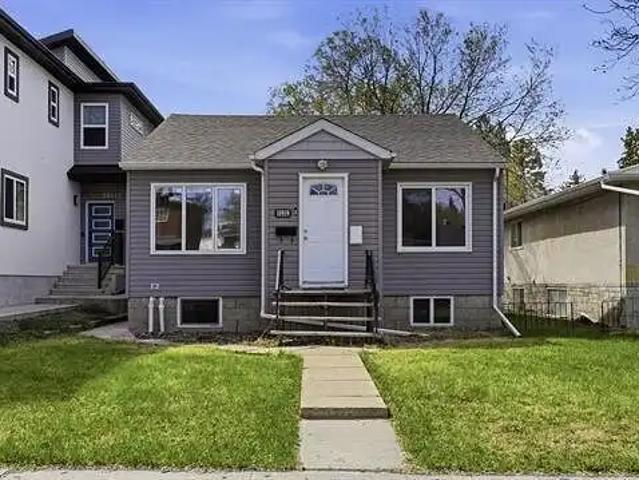 Legal 3 BR basement Suite near University of Alberta/3parking spots