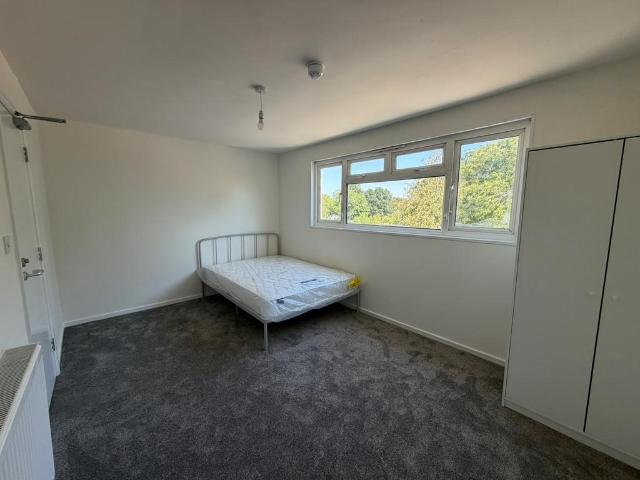 Room 2, Farthing Grove, Milton. 1 bed in a house share to rent £625 pcm £144 pw