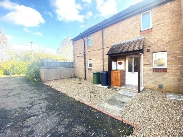 Room 2, Hinchcliffe, Orton Goldhay. 1 bed in a house share to rent £575 pcm £133 pw