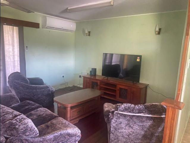 ROOM 2 IN ROOMING/HOUSE Woree CATERING FOR COUPLES AND SINGLES