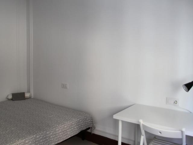 ROOM 2 Lovely double bed near Facultat de Filosofia Universitat de Barcelona