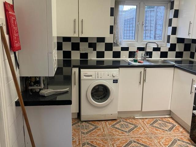 Room 2, London, SE18 House share to rent £650 pcm £150 pw