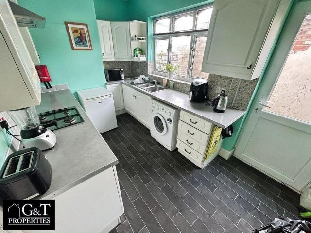 Room 2 Maypole Hill, Halesowen House share to rent £450 pcm £104 pw