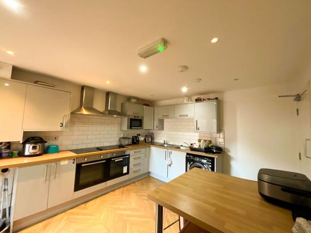 Room 2, Mansfield Road, Doncaster DN4, 5 bed terraced house to rent, £412 pcm | PrimeLocation