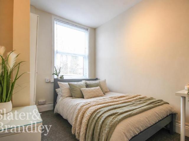 Room 2, Mansfield Road, Nottingham. 1 bed in a house share to rent £550 pcm £127 pw