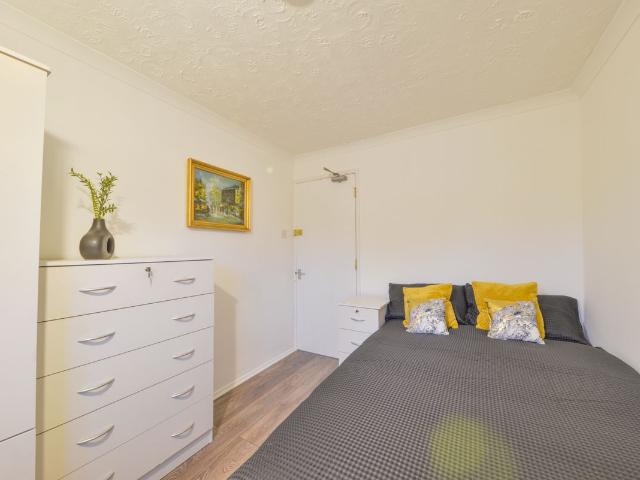 Room 2, Pond Croft, Hatfield AL10, 1 bed terraced house to rent, £925 pcm | PrimeLocation