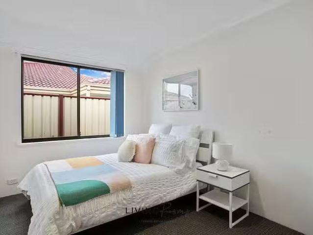 ROOM 2 Pimento Circle, Port Kennedy, WA 6172