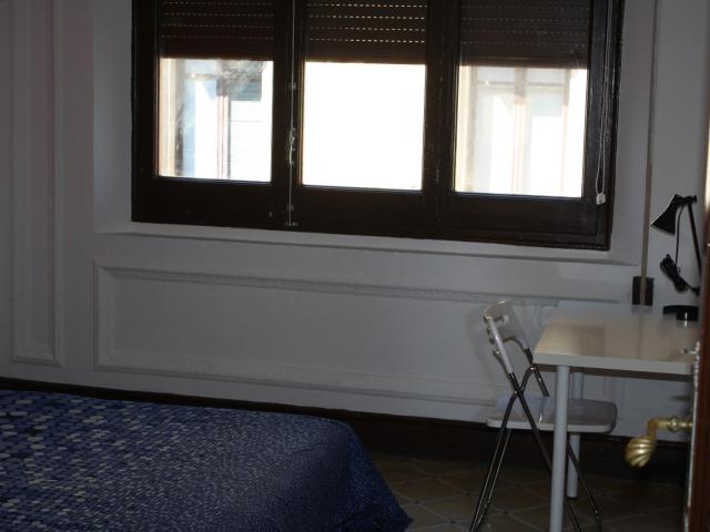 ROOM 2 Plain double bedroom near Plaça de Catalunya