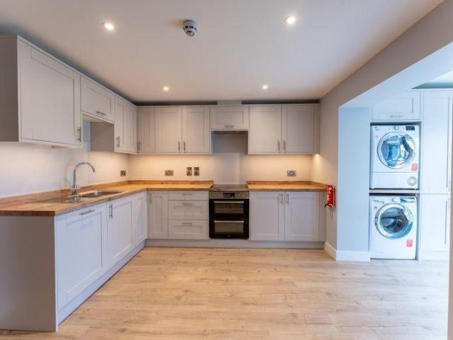 Room 2, Warner Crescent 1 bed in a house share to rent £775 pcm £179 pw
