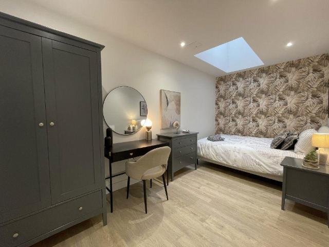 Room 3, 108 Aspect Point. 1 bed in a house share to rent £650 pcm £150 pw