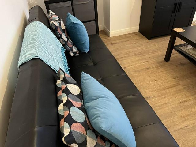 Room 3: 108A High Street, Godalming, GU7 1DW