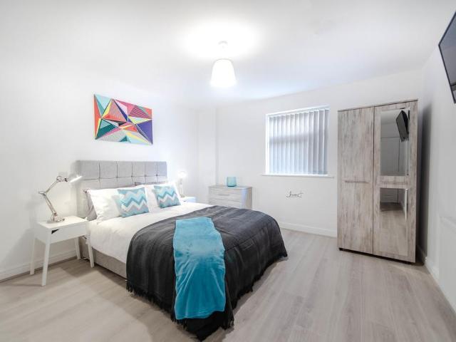 Room 3, 10B Borough Road 1 bed in a house share to rent £525 pcm £121 pw