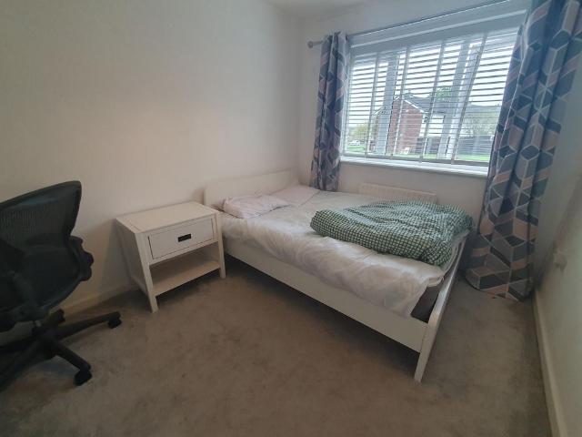 Room 3 1 bed in a house share to rent £500 pcm £115 pw