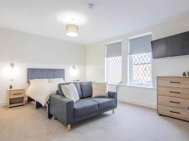 Room 3 80 Brookhill Street, Stapleford Studio to rent £750 pcm £173 pw