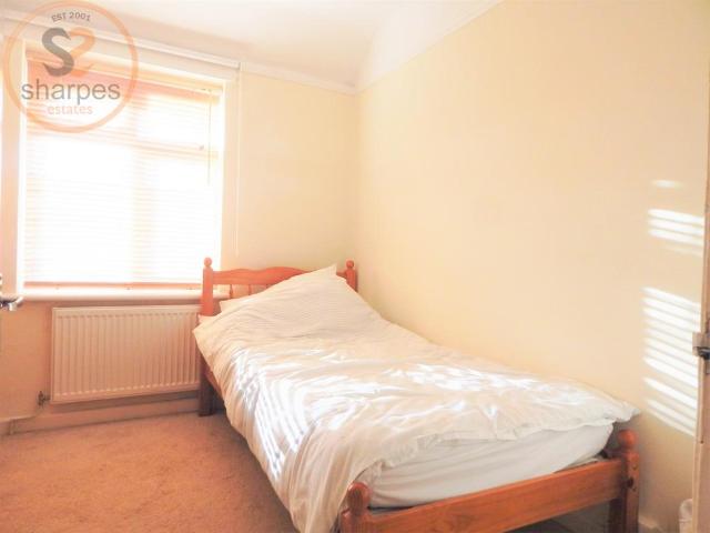 Room 3 Alexandra road, Mitcham, Surrey 1 bed in a house share to rent £600 pcm £138 pw