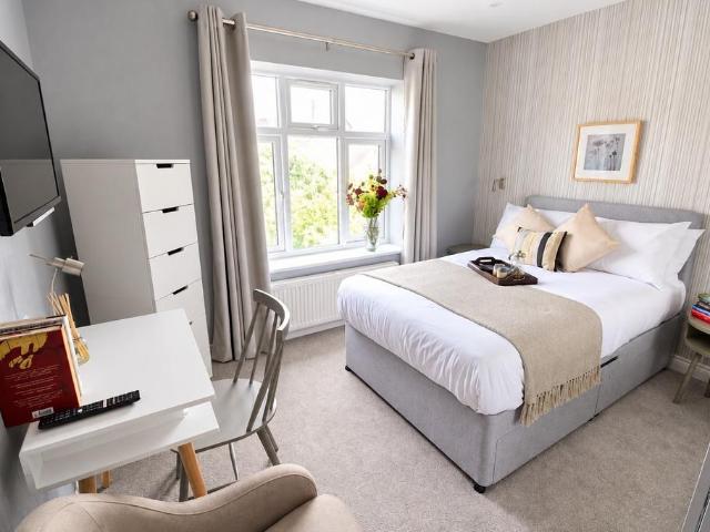 Room 3, Beechwood Road, Luton. Studio to rent £700 pcm £162 pw