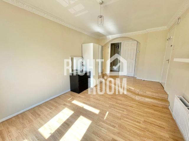 Room 3, Garnet Walk, Beckton, London E6