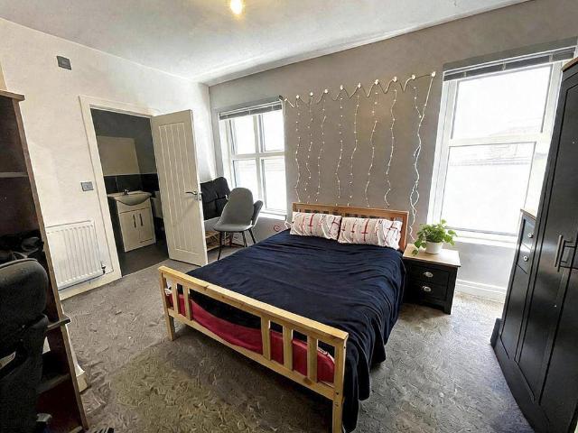 Room 3, Garton End Road. 1 bed in a house share to rent £675 pcm £156 pw