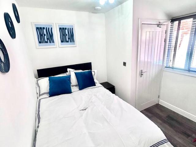Room 3, Granville Street, PE218PF. 1 bed in a house share to rent £600 pcm £138 pw