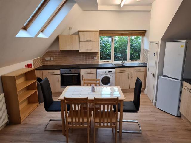 Room 3, Flat 2, 43 Mill Road, Cambridge CB1, Room to rent, £800 pcm | PrimeLocation