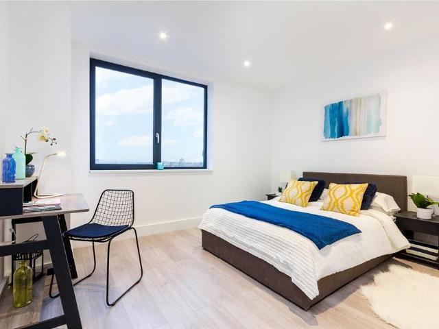 Room 3, Kirkfield House, 118 Station. Studio to rent £1,050 pcm £242 pw