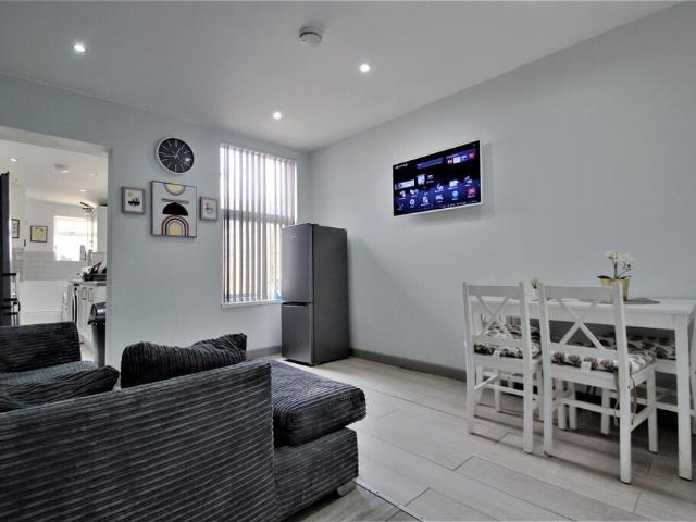 Room 3 of 5, Hollis Road, Coventry, CV3 1AH