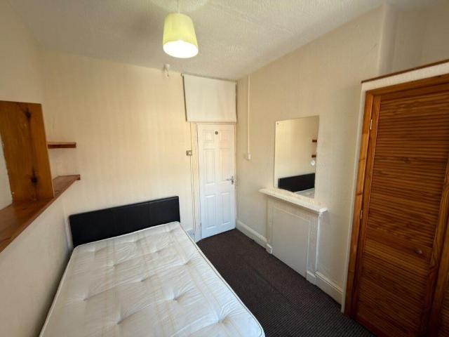 Room 3, Lucas Street, Woodhouse. 1 bed in a house share to rent £395 pcm £91 pw