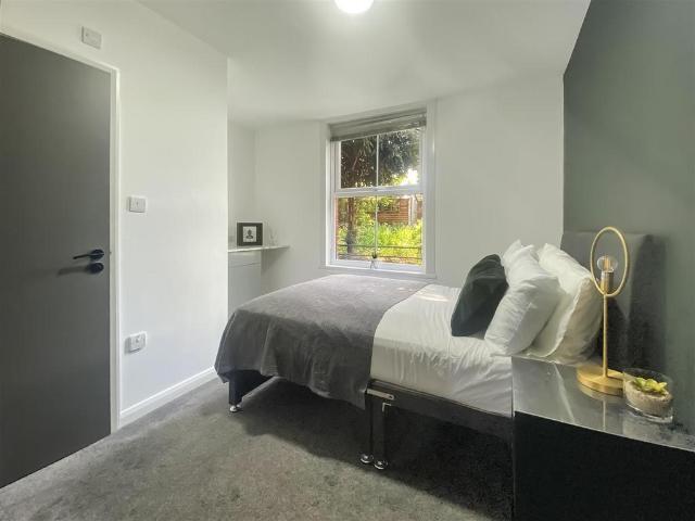 Room 3, Military Road, CO1 2AD 1 bed in a house share to rent £850 pcm £196 pw